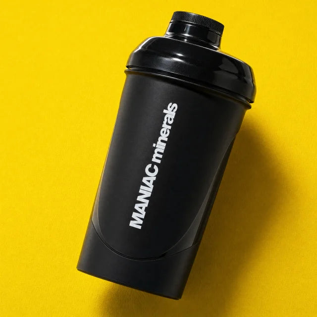 MANIAC Shaker mit schwarzem Deckel und 700 ml Fassungsvermögen